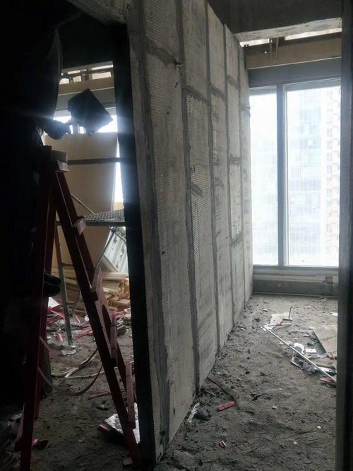 輕質(zhì)隔墻板